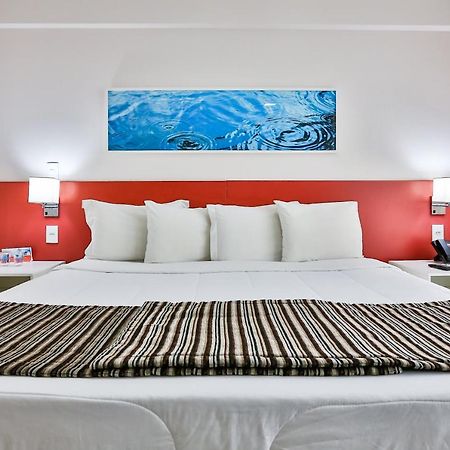 Ramada Hotel & Suites Campos Pelinca Кампус дус Гойтаказиш Екстериор снимка