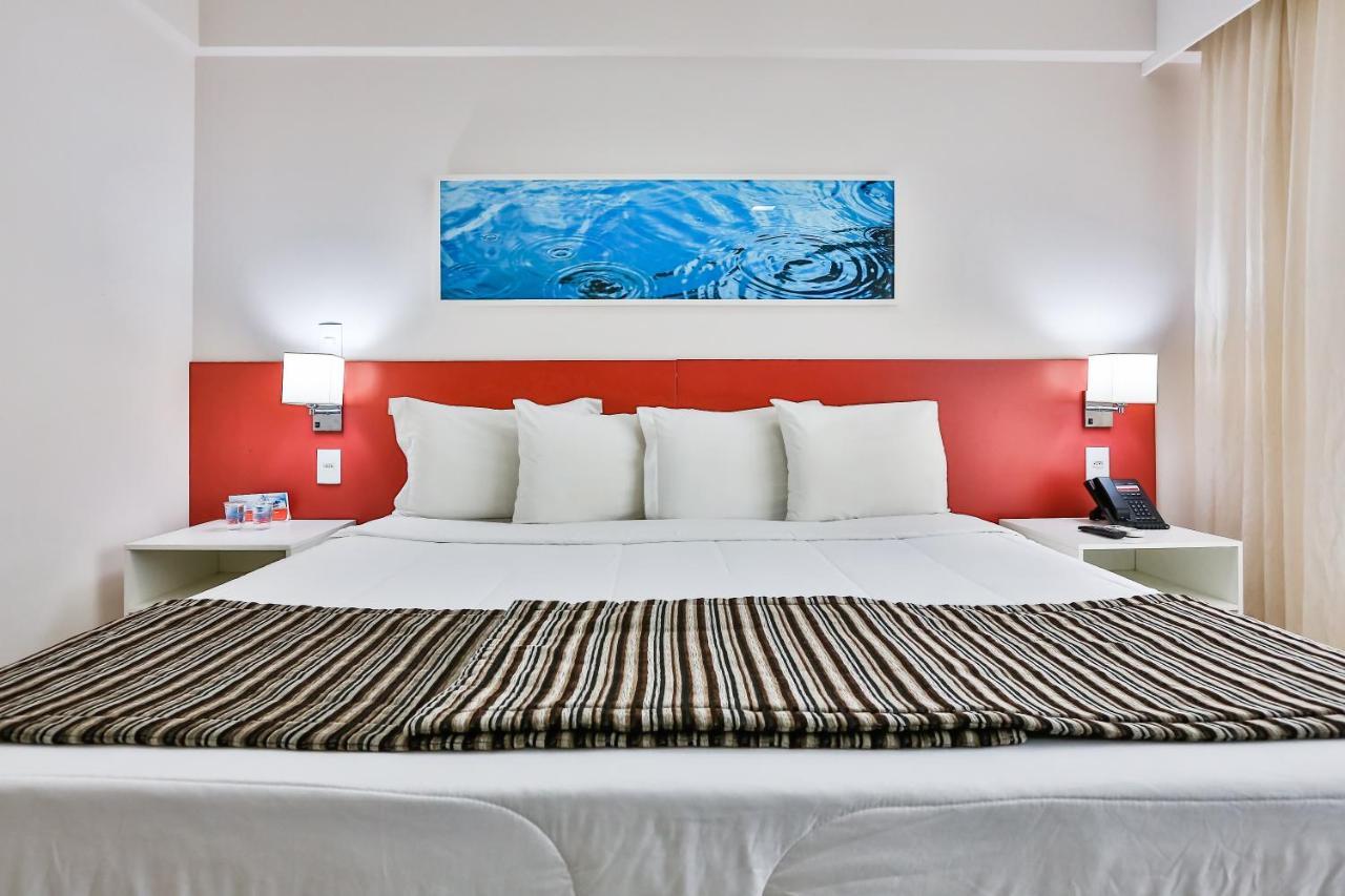 Ramada Hotel & Suites Campos Pelinca Кампус дус Гойтаказиш Екстериор снимка