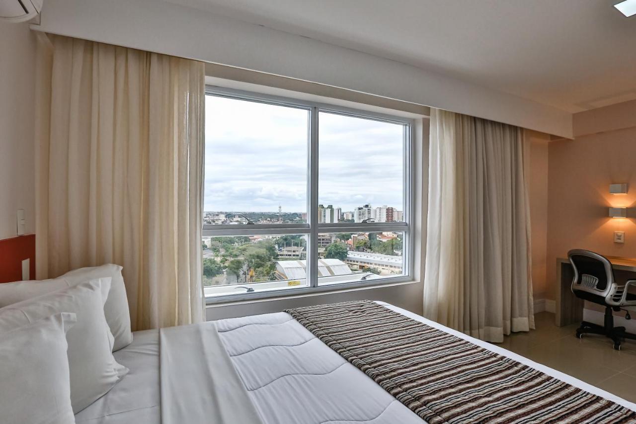 Ramada Hotel & Suites Campos Pelinca Кампус дус Гойтаказиш Екстериор снимка
