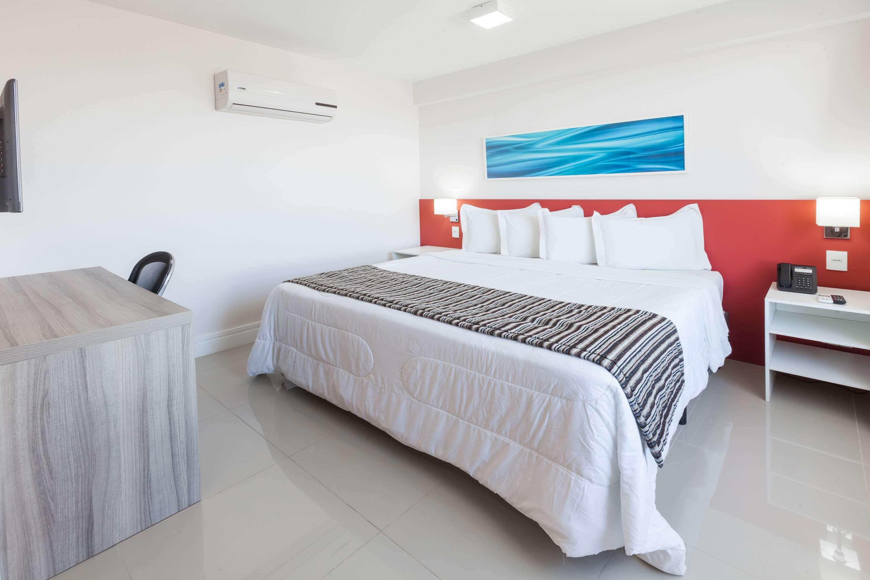 Ramada Hotel & Suites Campos Pelinca Кампус дус Гойтаказиш Екстериор снимка
