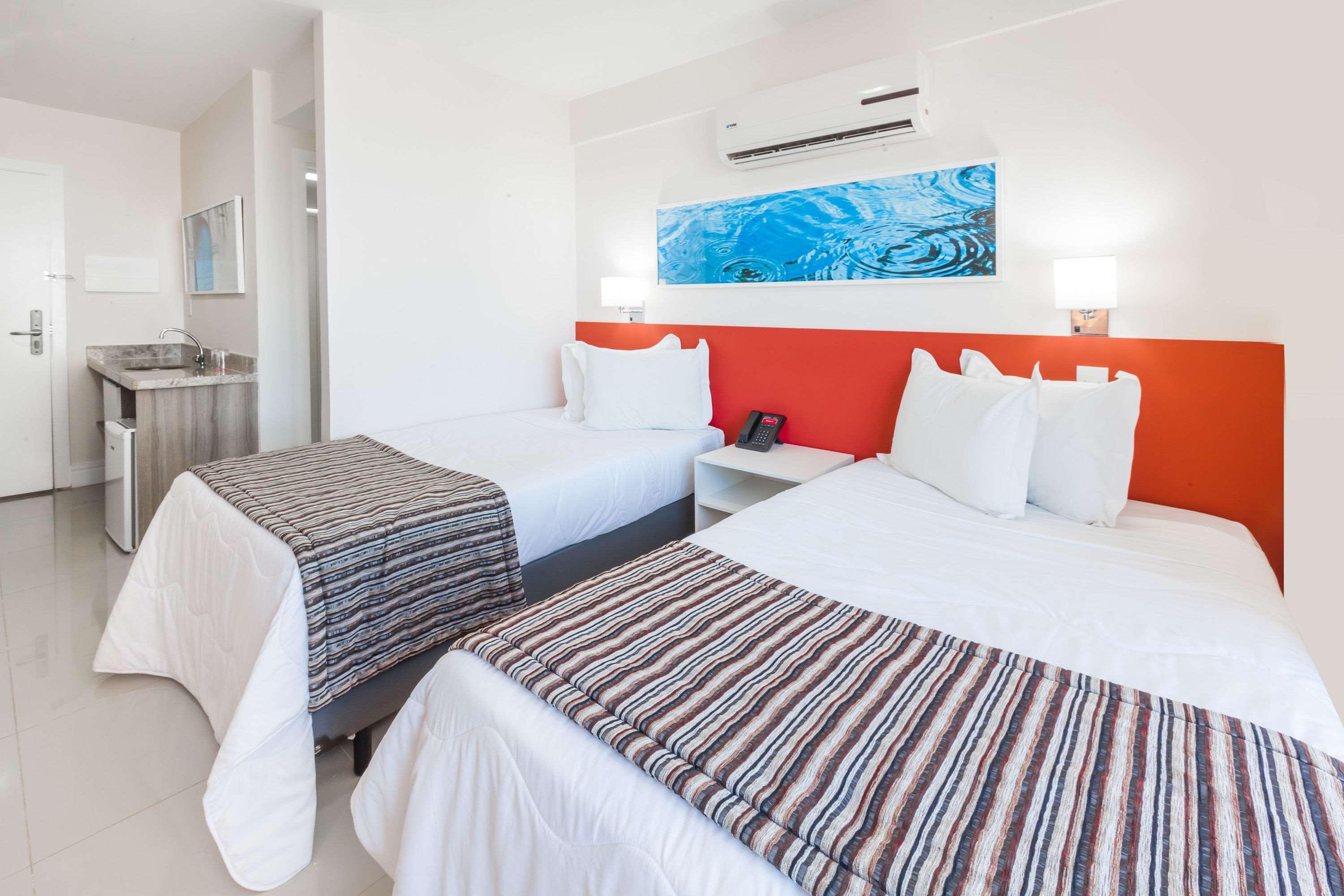 Ramada Hotel & Suites Campos Pelinca Кампус дус Гойтаказиш Екстериор снимка