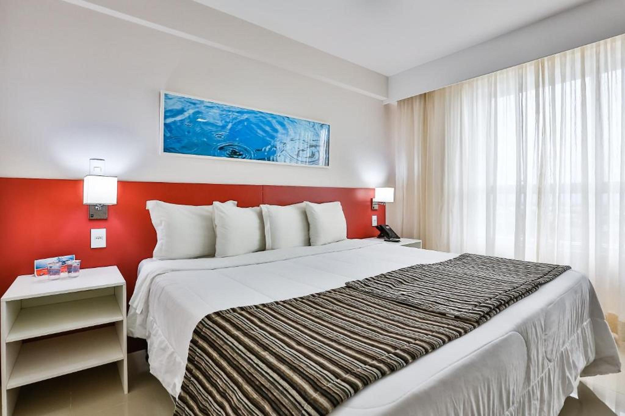 Ramada Hotel & Suites Campos Pelinca Кампус дус Гойтаказиш Екстериор снимка