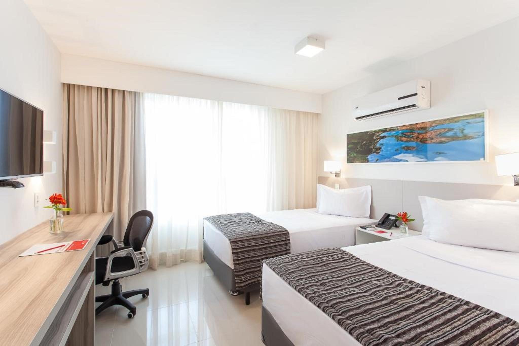 Ramada Hotel & Suites Campos Pelinca Кампус дус Гойтаказиш Екстериор снимка