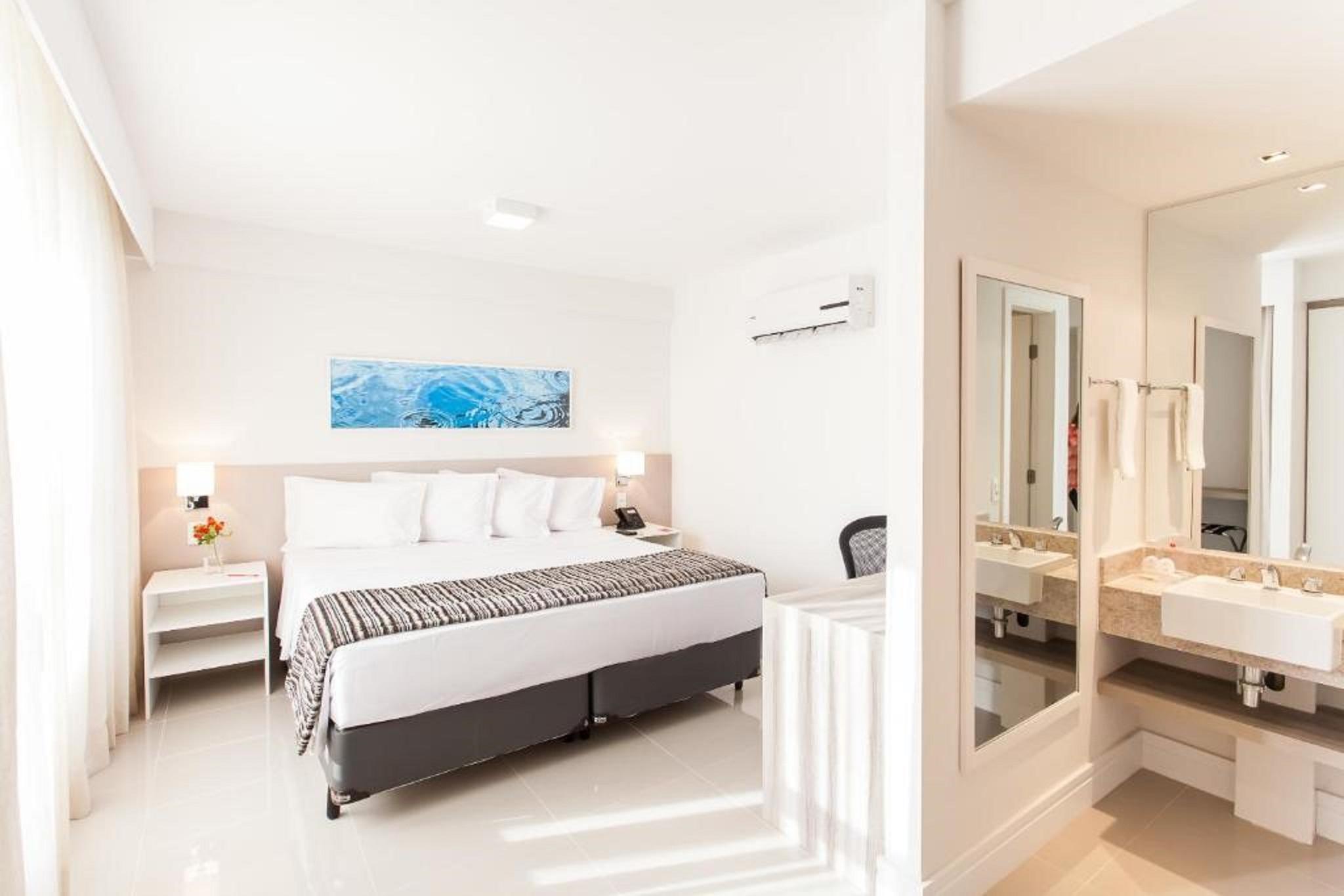 Ramada Hotel & Suites Campos Pelinca Кампус дус Гойтаказиш Екстериор снимка