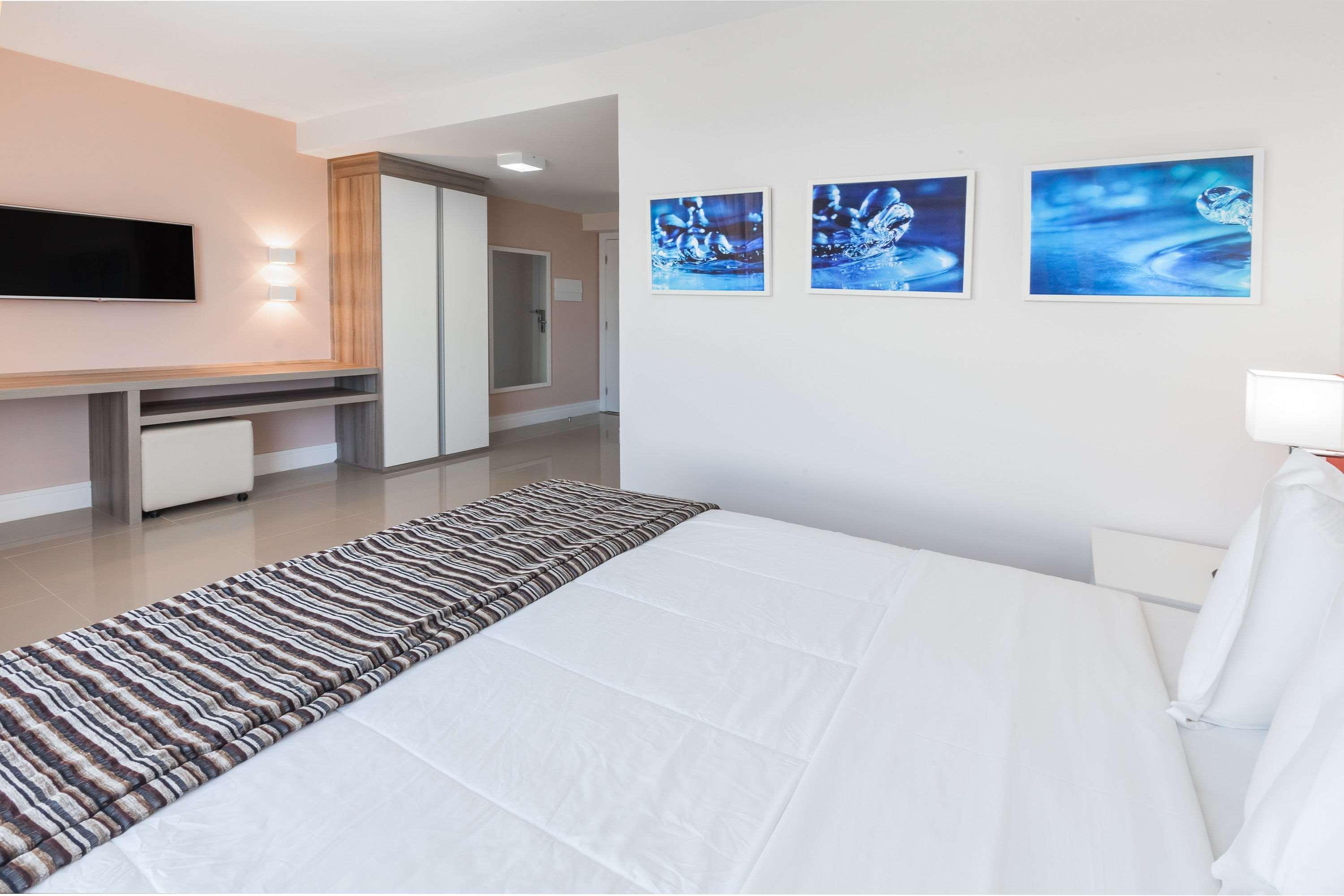 Ramada Hotel & Suites Campos Pelinca Кампус дус Гойтаказиш Екстериор снимка
