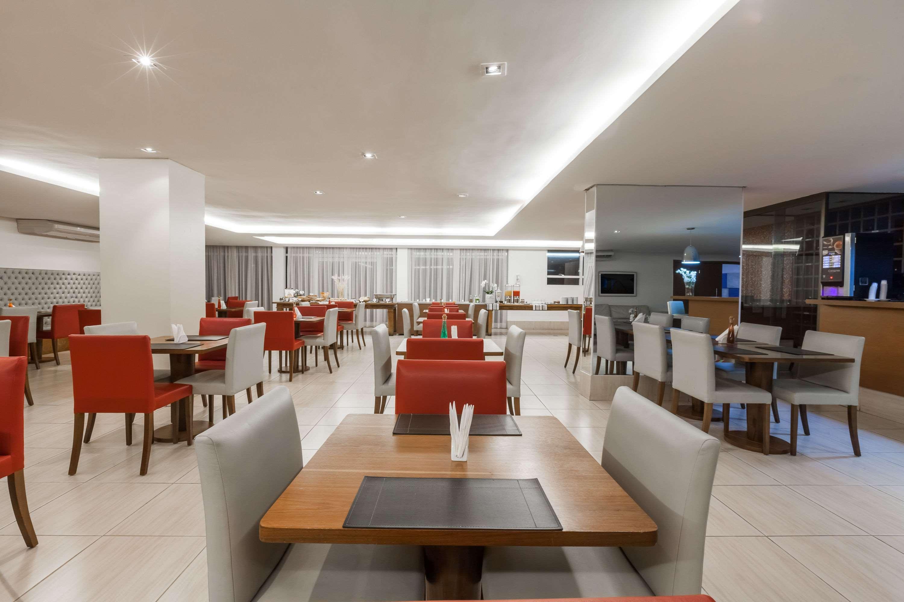 Ramada Hotel & Suites Campos Pelinca Кампус дус Гойтаказиш Екстериор снимка