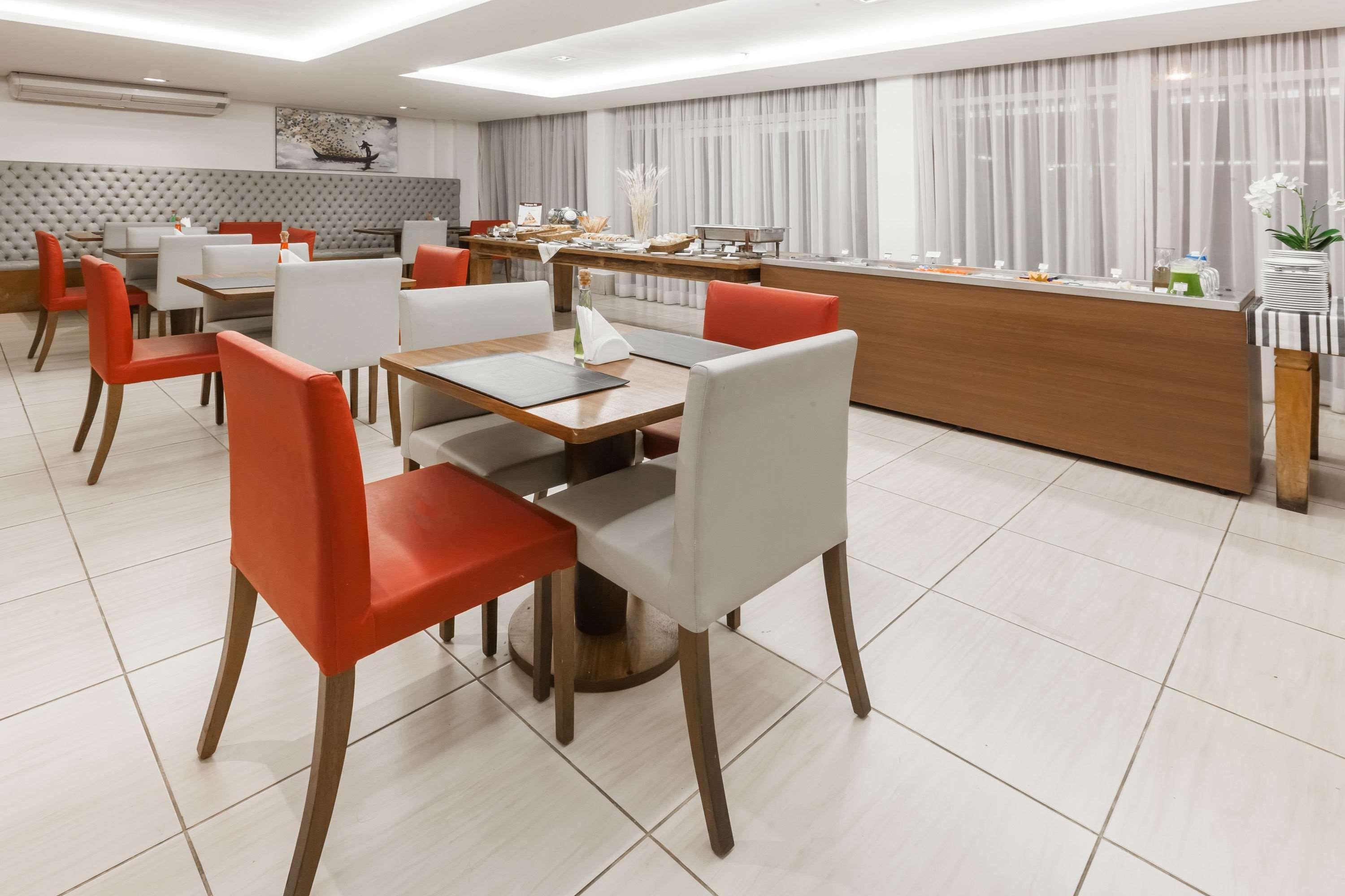 Ramada Hotel & Suites Campos Pelinca Кампус дус Гойтаказиш Екстериор снимка