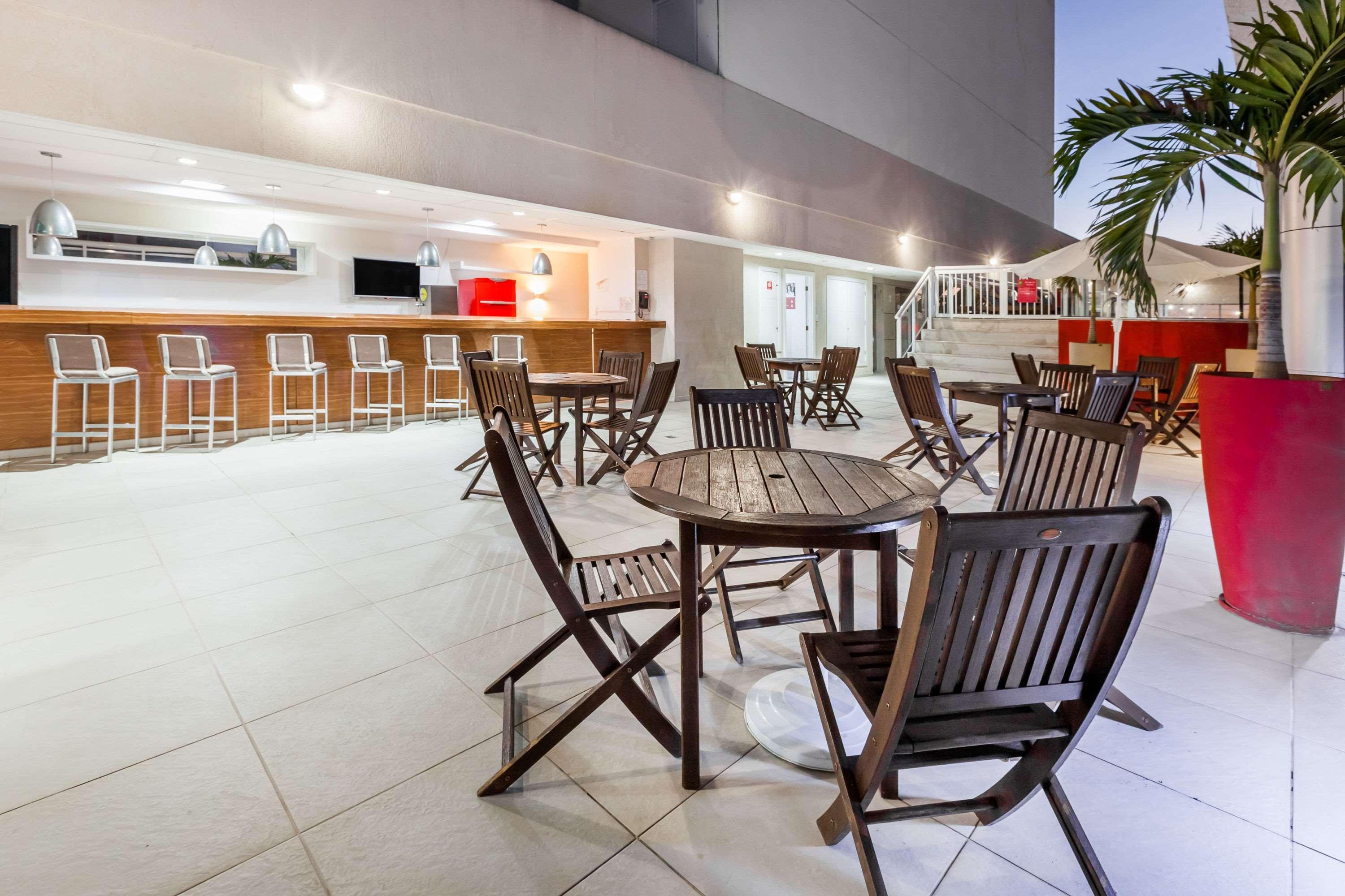 Ramada Hotel & Suites Campos Pelinca Кампус дус Гойтаказиш Екстериор снимка