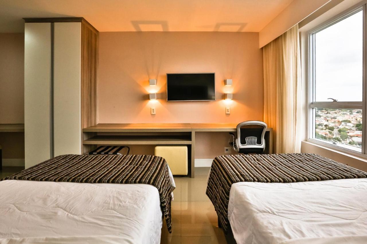 Ramada Hotel & Suites Campos Pelinca Кампус дус Гойтаказиш Екстериор снимка