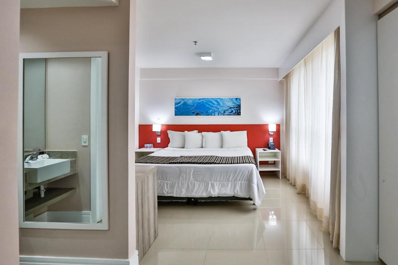 Ramada Hotel & Suites Campos Pelinca Кампус дус Гойтаказиш Екстериор снимка