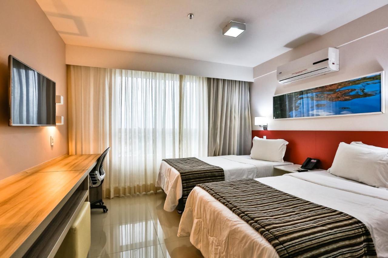 Ramada Hotel & Suites Campos Pelinca Кампус дус Гойтаказиш Екстериор снимка
