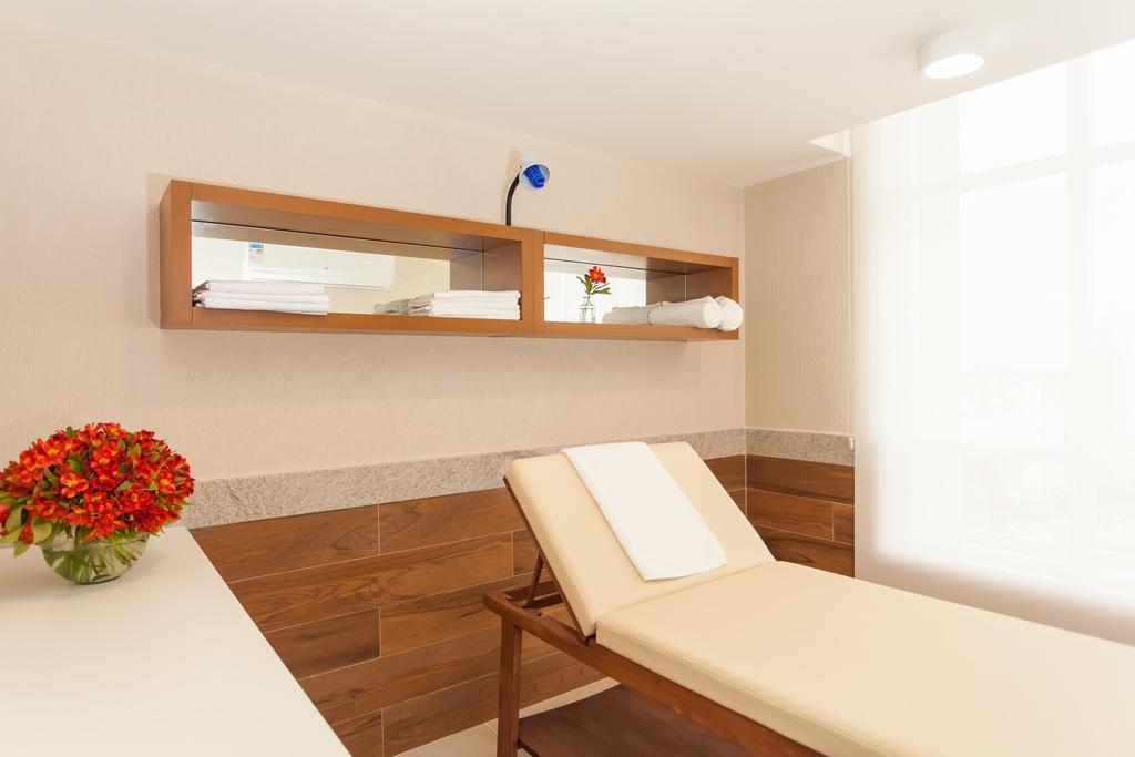 Ramada Hotel & Suites Campos Pelinca Кампус дус Гойтаказиш Екстериор снимка