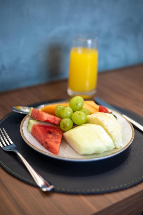 Ramada Hotel & Suites Campos Pelinca Кампус дус Гойтаказиш Екстериор снимка