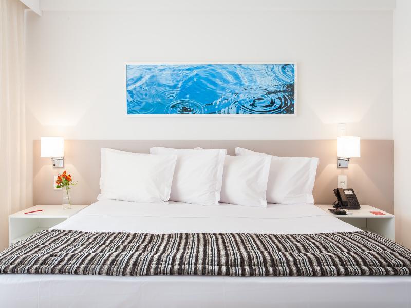 Ramada Hotel & Suites Campos Pelinca Кампус дус Гойтаказиш Екстериор снимка
